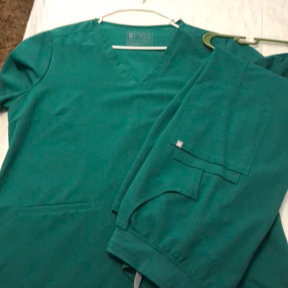 Fig brand new worn once scrub set